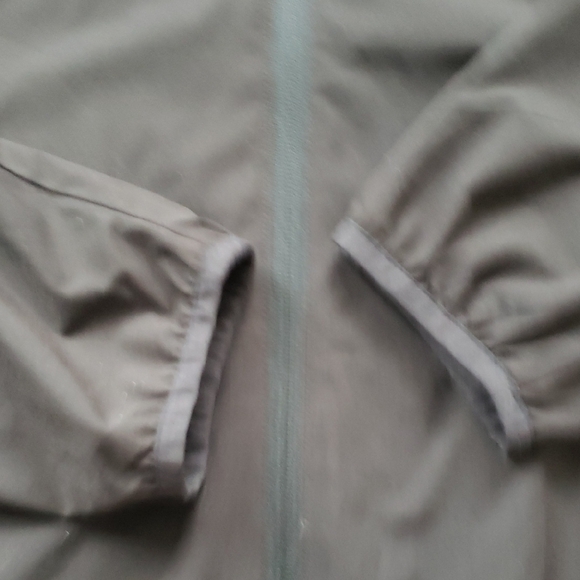 Vuori Men's Black Hooded Windbreaker Athleisure Outdoor Size XL - Picture 6 of 11